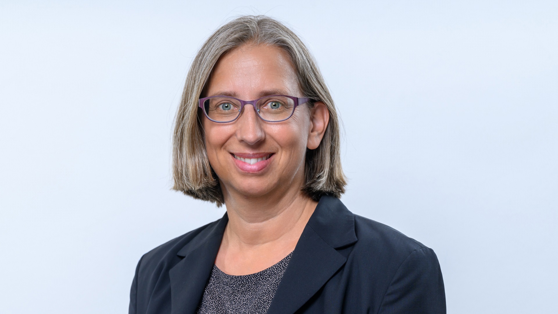 Dr. Julia Hertin Dr. Julia Hertin