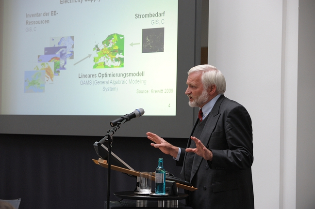 Präsentation und Diskussion der SRU-Stellungnahme „Klimaverträglich, sicher, bezahlbar: 100% erneuerbare Stromversorgung bis 2050“ Präsentation und Diskussion der SRU-Stellungnahme „Klimaverträglich, sicher, bezahlbar: 100% erneuerbare Stromversorgung bis 2050“